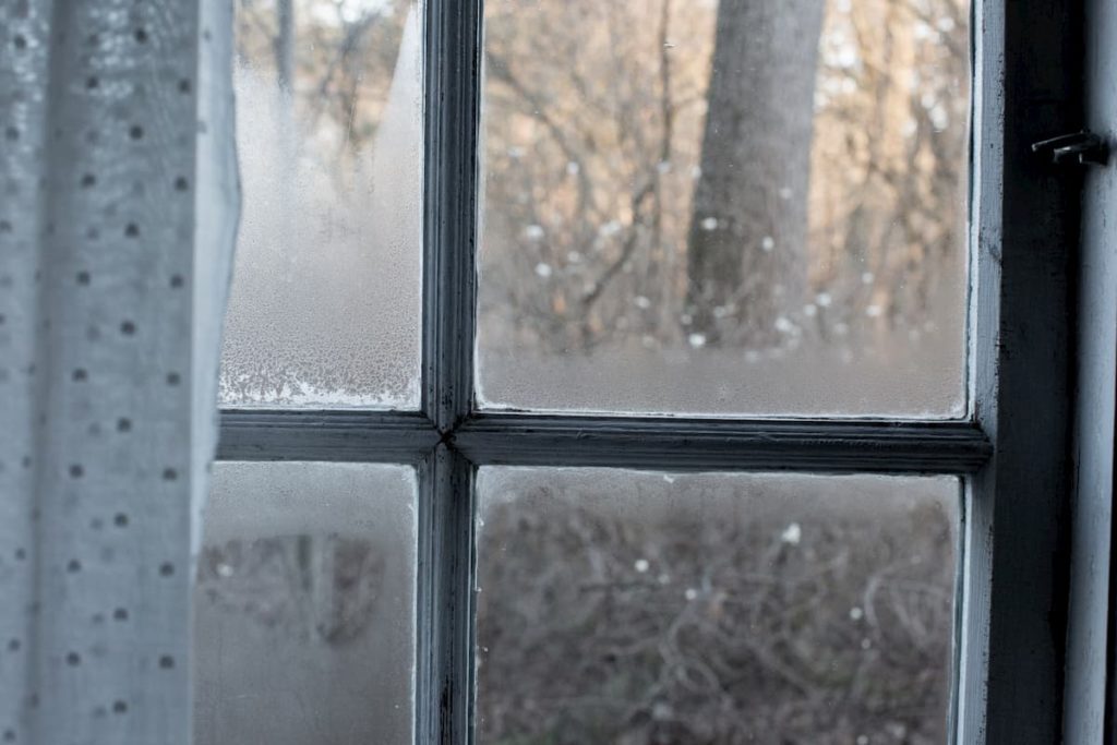 結露・凍結した窓